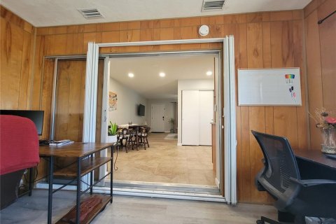 House in Saint Petersburg, Florida 2 bedrooms, 113.71 sq.m. № 1882876 - photo 17