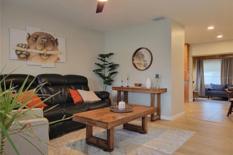 House in Saint Petersburg, Florida 2 bedrooms, 113.71 sq.m. № 1882876 - photo 9