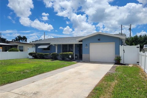 House in Saint Petersburg, Florida 2 bedrooms, 113.71 sq.m. № 1882876 - photo 8