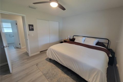 House in Saint Petersburg, Florida 2 bedrooms, 113.71 sq.m. № 1882876 - photo 23