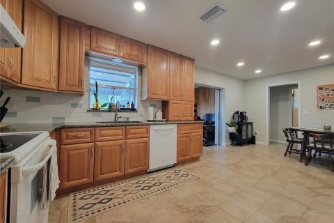 House in Saint Petersburg, Florida 2 bedrooms, 113.71 sq.m. № 1882876 - photo 14