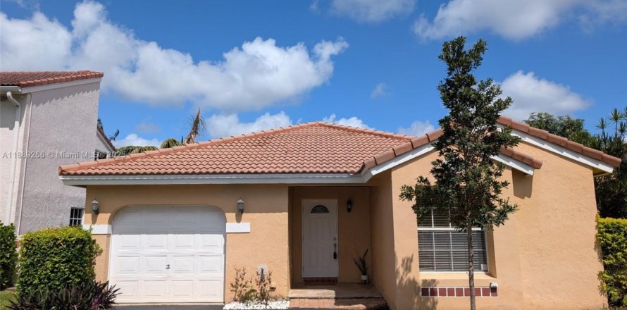 House in Weston, Florida 2 bedrooms, 89 sq.m. № 1938622