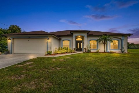 House in North Port, Florida 3 bedrooms, 199.18 sq.m. № 2284424 - photo 3