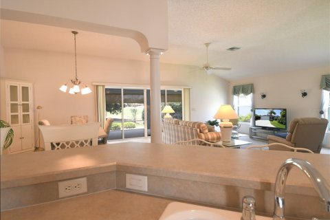 House in The Villages, Florida 3 bedrooms, 179.02 sq.m. № 1681701 - photo 8