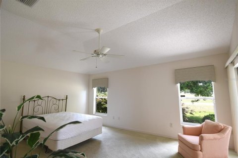 House in The Villages, Florida 3 bedrooms, 179.02 sq.m. № 1681701 - photo 14