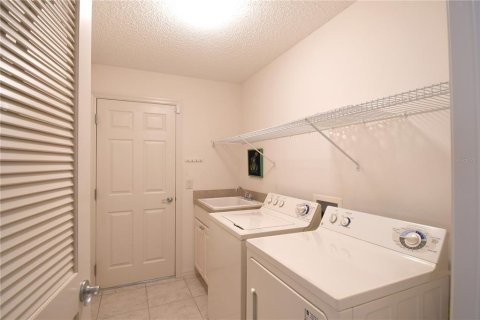 House in The Villages, Florida 3 bedrooms, 179.02 sq.m. № 1681701 - photo 18