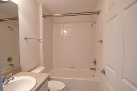 House in The Villages, Florida 3 bedrooms, 179.02 sq.m. № 1681701 - photo 12