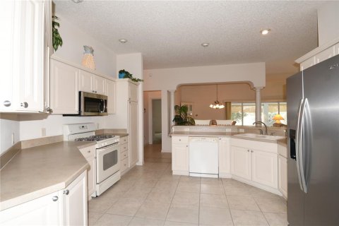 House in The Villages, Florida 3 bedrooms, 179.02 sq.m. № 1681701 - photo 4