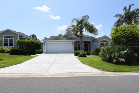 House in The Villages, Florida 3 bedrooms, 179.02 sq.m. № 1681701 - photo 1