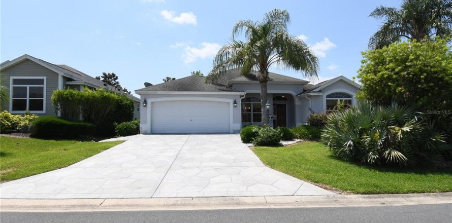 House in The Villages, Florida 3 bedrooms, 179.02 sq.m. № 1681701