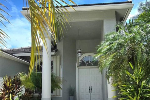 House in Weston, Florida 5 bedrooms, 239.13 sq.m. № 1971694 - photo 2
