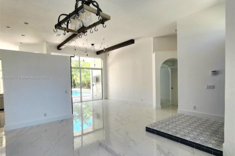 House in Weston, Florida 5 bedrooms, 239.13 sq.m. № 1971694 - photo 8