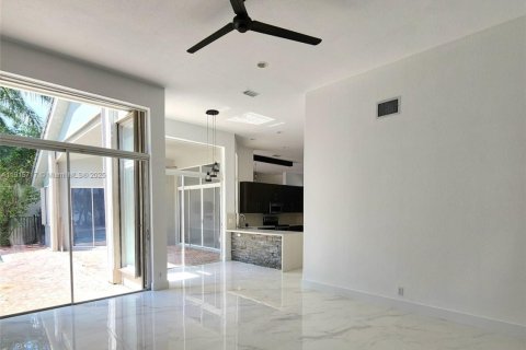 House in Weston, Florida 5 bedrooms, 239.13 sq.m. № 1971694 - photo 11