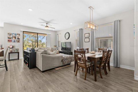 Adosado en venta en Wesley Chapel, Florida, 3 dormitorios, 190.17 m2 № 1589746 - foto 8