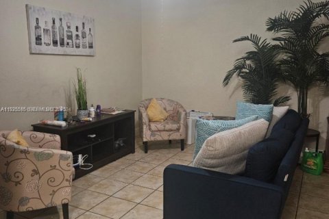 Condominio en Miami, Florida, 1 dormitorio  № 1983801