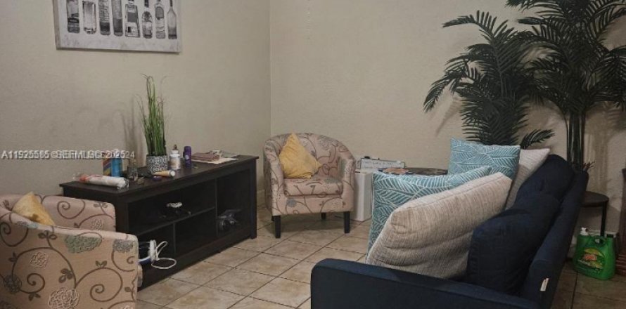 Condominio en Miami, Florida, 1 dormitorio  № 1983801