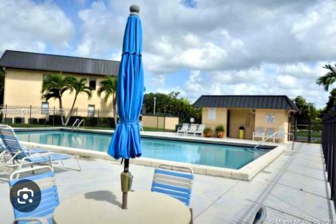 Condo in Pembroke Pines, Florida, 2 bedrooms  № 2076795