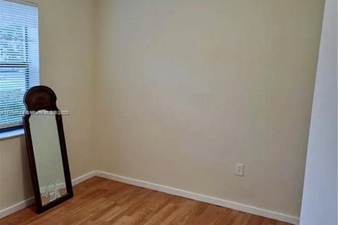 Condo in Pembroke Pines, Florida, 2 bedrooms  № 2076795 - photo 13