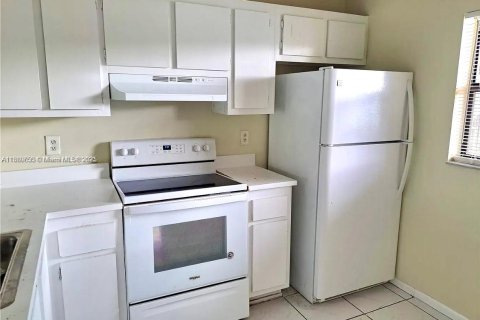 Condo in Pembroke Pines, Florida, 2 bedrooms  № 2076795 - photo 20