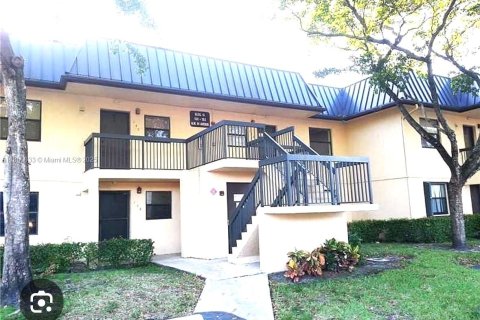 Condo in Pembroke Pines, Florida, 2 bedrooms  № 2076795 - photo 4