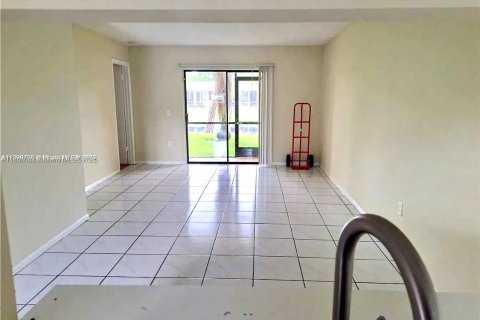 Condo in Pembroke Pines, Florida, 2 bedrooms  № 2076795 - photo 26