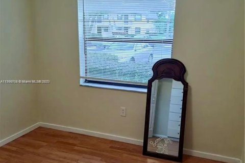 Condo in Pembroke Pines, Florida, 2 bedrooms  № 2076795 - photo 14