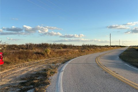 Terreno en Frostproof, Florida № 2098131