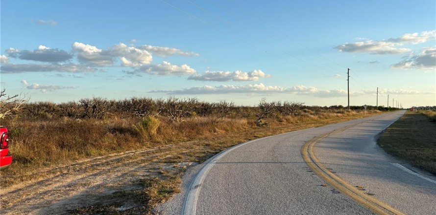 Terreno en Frostproof, Florida № 2098131