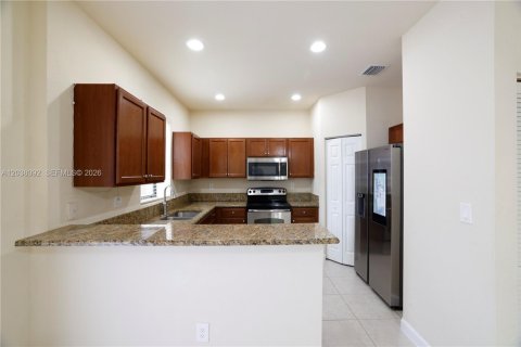 Townhouse in Miami, Florida 4 bedrooms, 171.5 sq.m. № 2246490 - photo 10