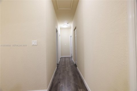Townhouse in Miami, Florida 4 bedrooms, 171.5 sq.m. № 2246490 - photo 17