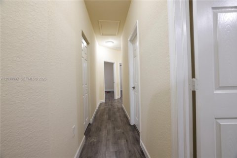 Townhouse in Miami, Florida 4 bedrooms, 171.5 sq.m. № 2246490 - photo 18