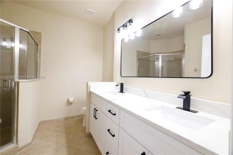 Townhouse in Miami, Florida 4 bedrooms, 171.5 sq.m. № 2246490 - photo 24