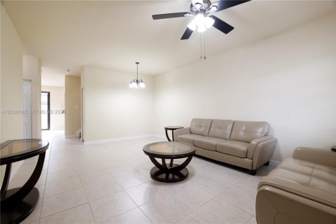 Townhouse in Miami, Florida 4 bedrooms, 171.5 sq.m. № 2246490 - photo 2