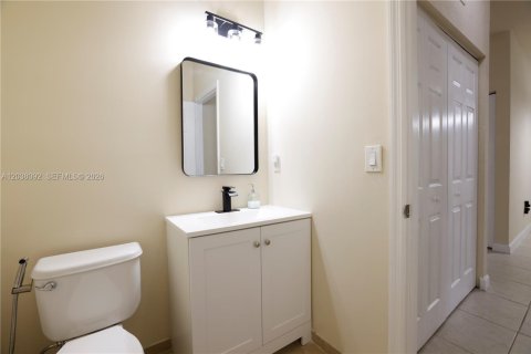 Townhouse in Miami, Florida 4 bedrooms, 171.5 sq.m. № 2246490 - photo 15