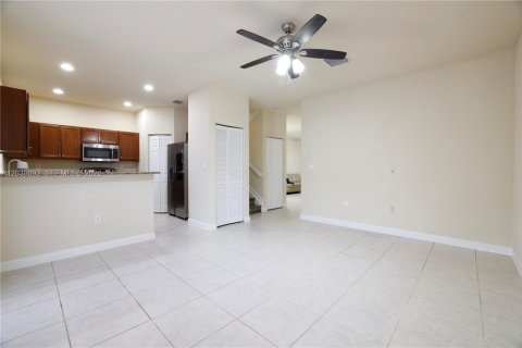 Townhouse in Miami, Florida 4 bedrooms, 171.5 sq.m. № 2246490 - photo 9