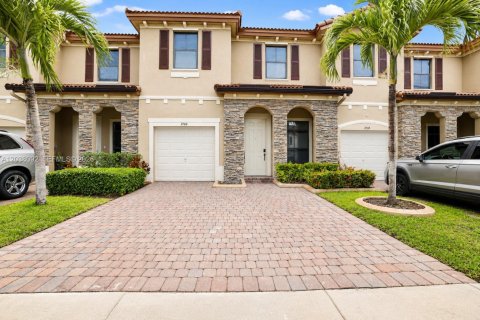 Townhouse in Miami, Florida 4 bedrooms, 171.5 sq.m. № 2246490