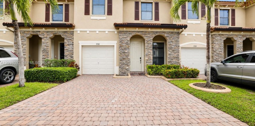Townhouse in Miami, Florida 4 bedrooms, 171.5 sq.m. № 2246490