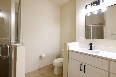 Townhouse in Miami, Florida 4 bedrooms, 171.5 sq.m. № 2246490 - photo 25
