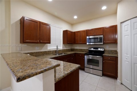 Townhouse in Miami, Florida 4 bedrooms, 171.5 sq.m. № 2246490 - photo 11