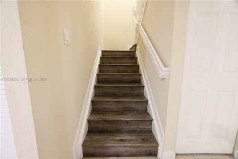 Townhouse in Miami, Florida 4 bedrooms, 171.5 sq.m. № 2246490 - photo 16