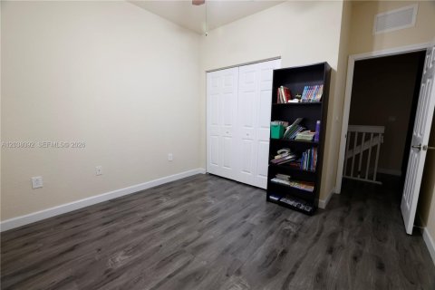 Townhouse in Miami, Florida 4 bedrooms, 171.5 sq.m. № 2246490 - photo 26