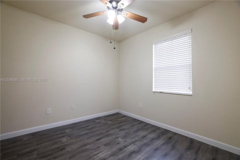 Townhouse in Miami, Florida 4 bedrooms, 171.5 sq.m. № 2246490 - photo 28