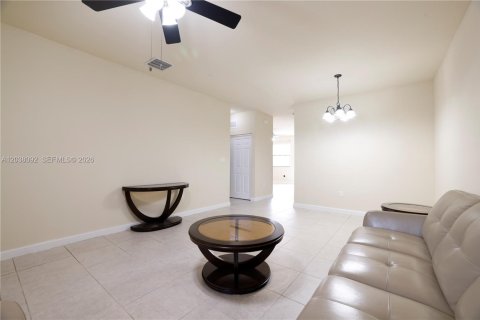 Townhouse in Miami, Florida 4 bedrooms, 171.5 sq.m. № 2246490 - photo 4