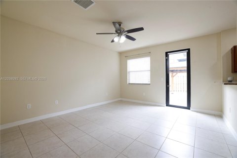 Townhouse in Miami, Florida 4 bedrooms, 171.5 sq.m. № 2246490 - photo 6