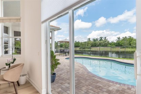 Villa ou maison à vendre à Weston, Floride: 5 chambres, 364.08 m2 № 2412269 - photo 21