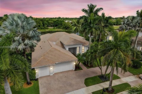 Villa ou maison à Weston, Floride 5 chambres, 364.08 m2 № 2412269
