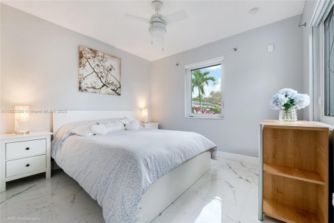 Villa ou maison à vendre à Coral Gables, Floride: 2 chambres, 85.84 m2 № 1930071 - photo 9