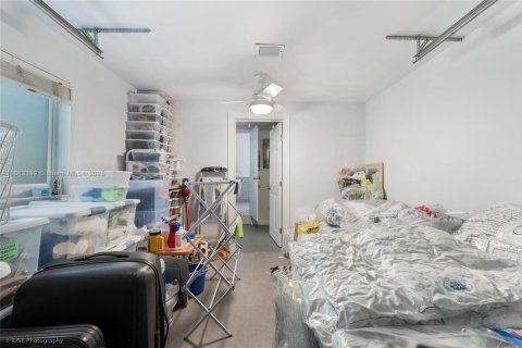 Villa ou maison à vendre à Coral Gables, Floride: 2 chambres, 85.84 m2 № 1930071 - photo 12