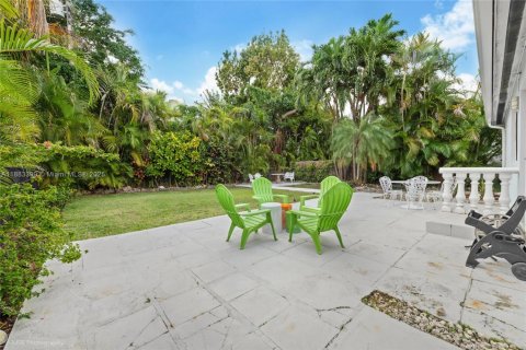 Villa ou maison à vendre à Coral Gables, Floride: 2 chambres, 85.84 m2 № 1930071 - photo 13