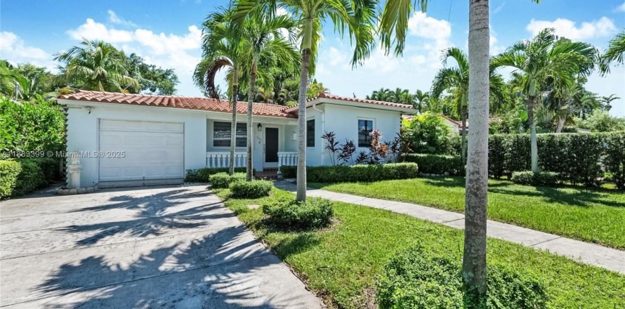 Villa ou maison à Coral Gables, Floride 2 chambres, 85.84 m2 № 1930071
